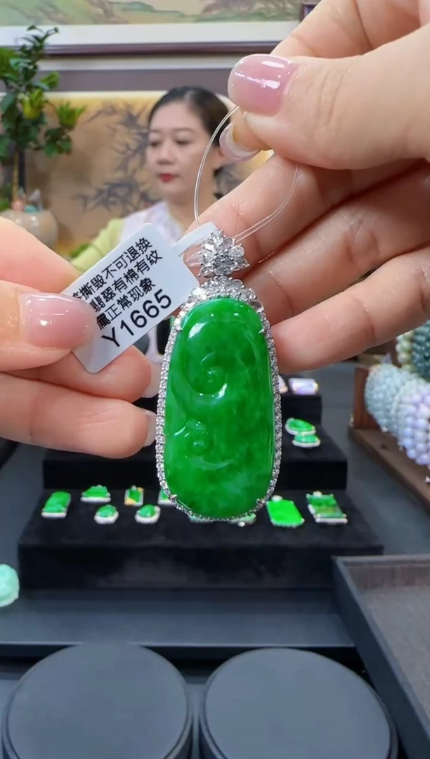 颈饰18K金镶嵌翡翠Y1665如意