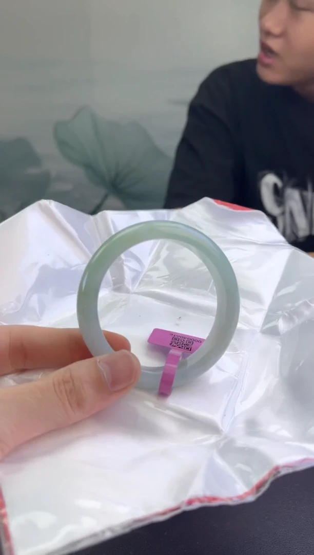 翡翠手镯未镶嵌1翡翠手镯