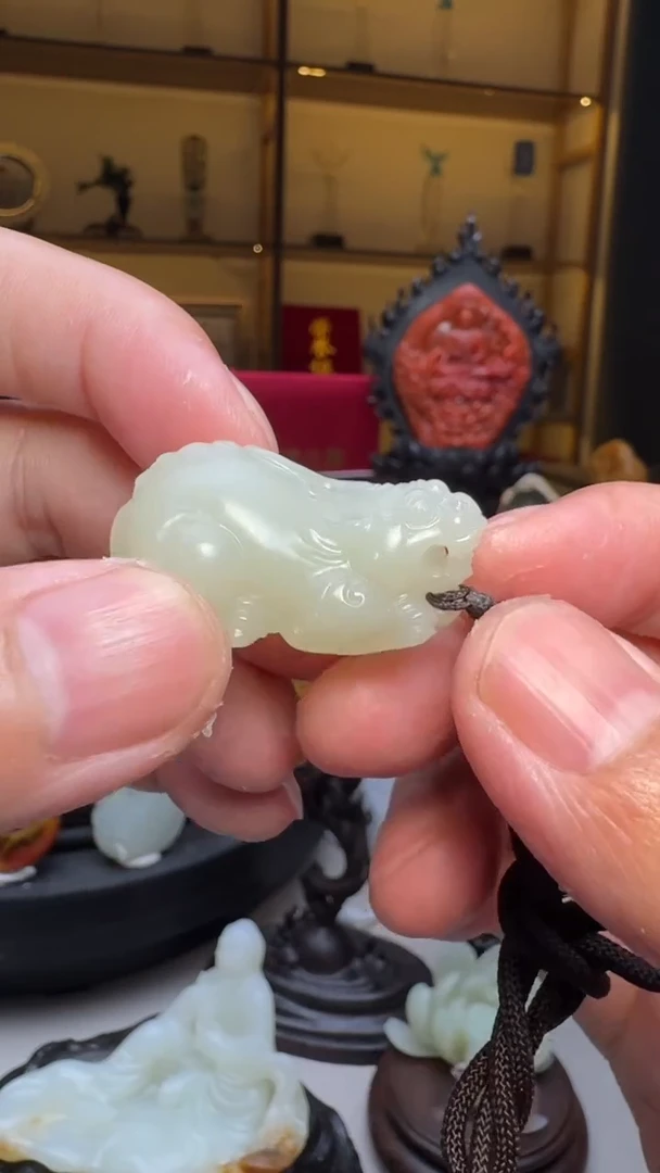 和田玉未镶嵌颈饰貔貅