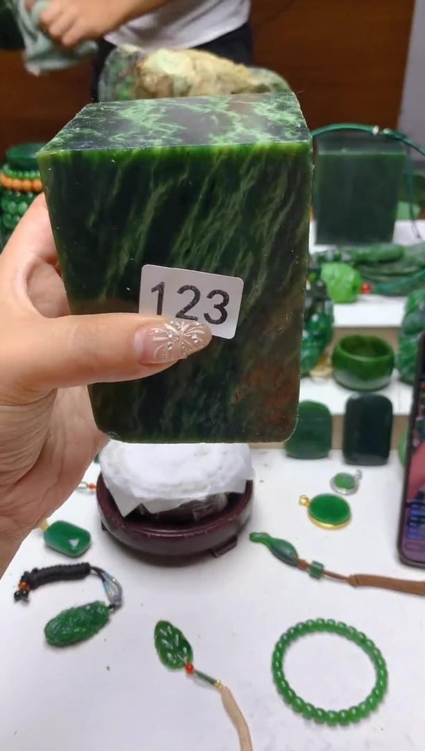 未镶嵌和田玉（碧玉）珠宝半成品1
