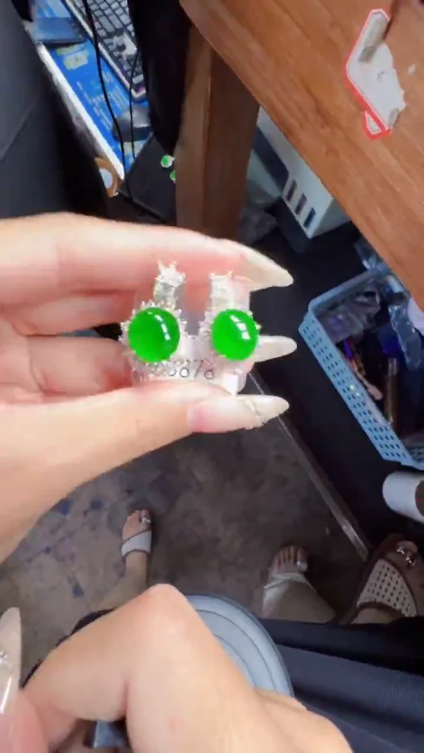 未镶嵌定制翡翠翡翠A货有轻微色差属于正常现象，耳饰多样性发货1