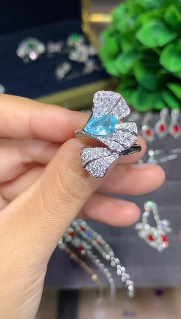 18K金镶嵌戒指帕拉依巴碧玺1.01CT