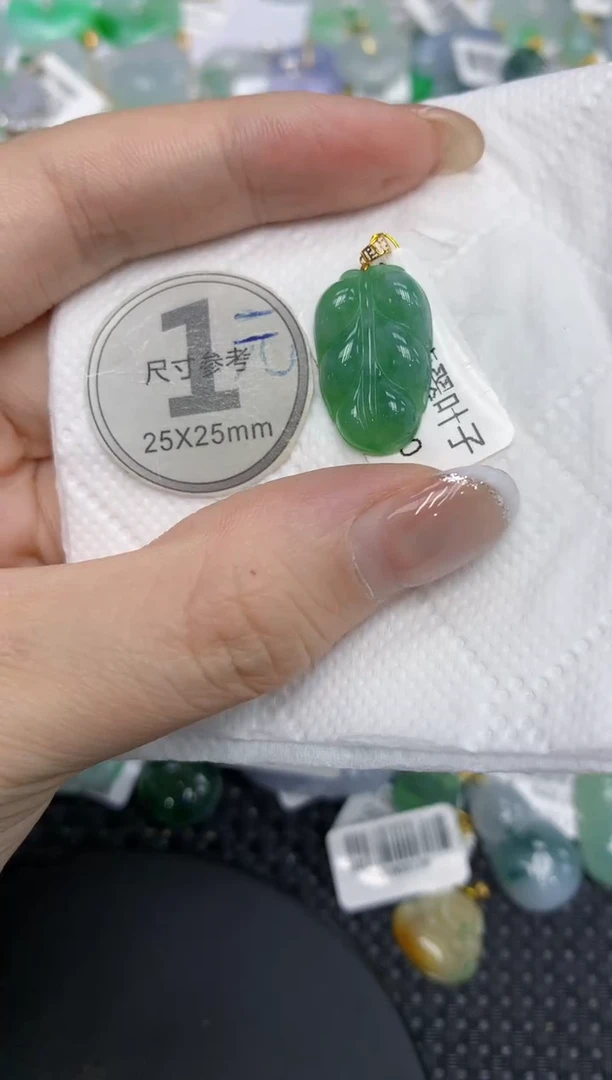 颈饰18K金镶嵌翡翠111111111