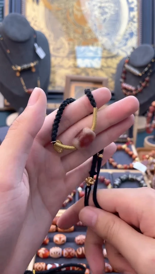 未镶嵌颈饰玛瑙/玉髓（覆膜）美泓红肉坛城三眼锁骨链