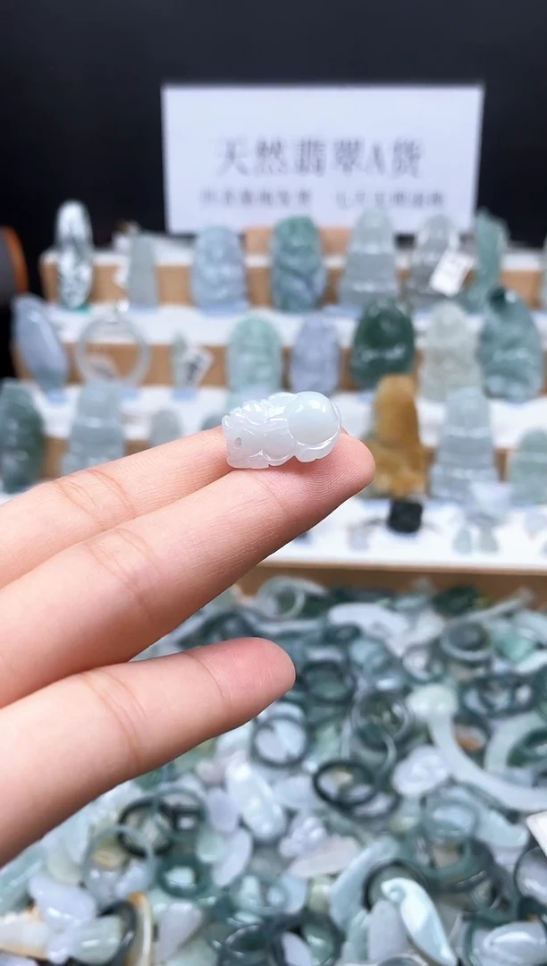 翡翠未镶嵌吊坠(不含链)184  1件