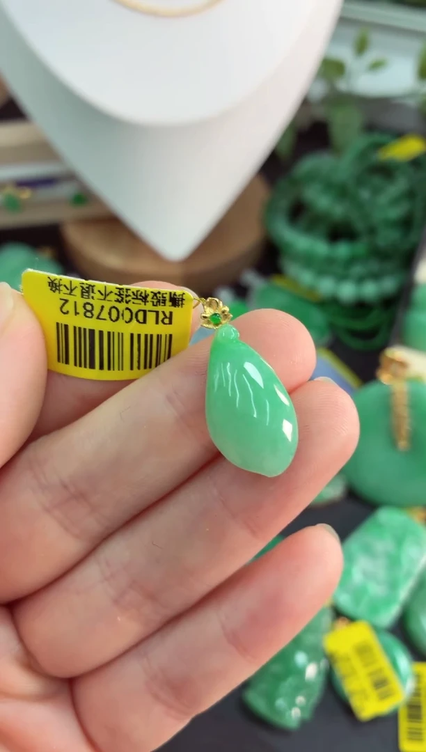 吊坠(不含链)18K金镶嵌翡翠挂件