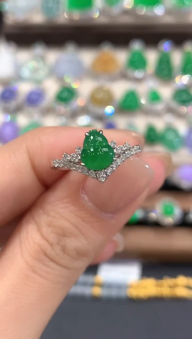 18K金镶嵌戒指翡翠q42