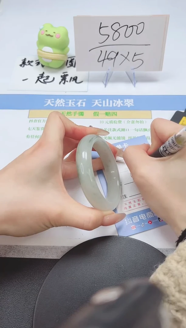 【闪购商品】石英质玉手镯未镶嵌A42-54.4