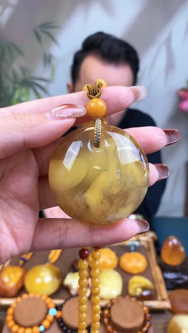 【闪购商品】琥珀裸石未镶嵌基地发货 一物一证 顺丰包邮