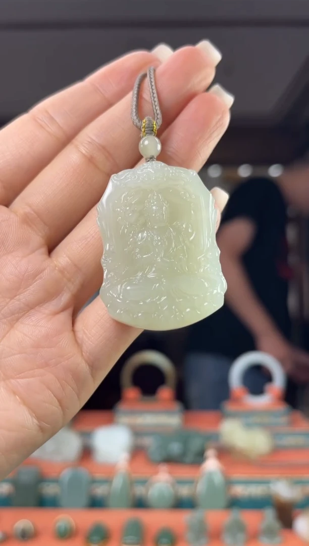 颈饰未镶嵌和田玉佩佩