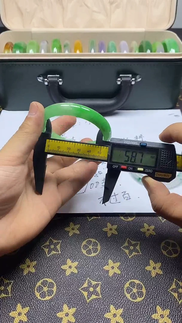 翡翠手镯未镶嵌053