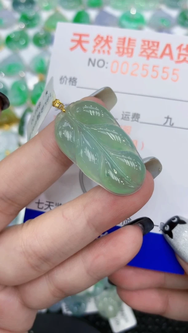 翡翠18K金镶嵌颈饰111111111111