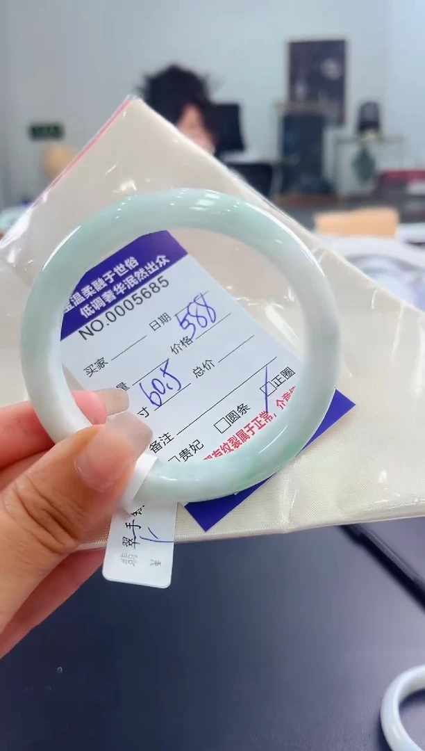 翡翠手镯未镶嵌天然缅甸A货翡翠