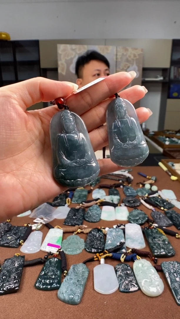 颈饰未镶嵌翡翠 多样性发其一