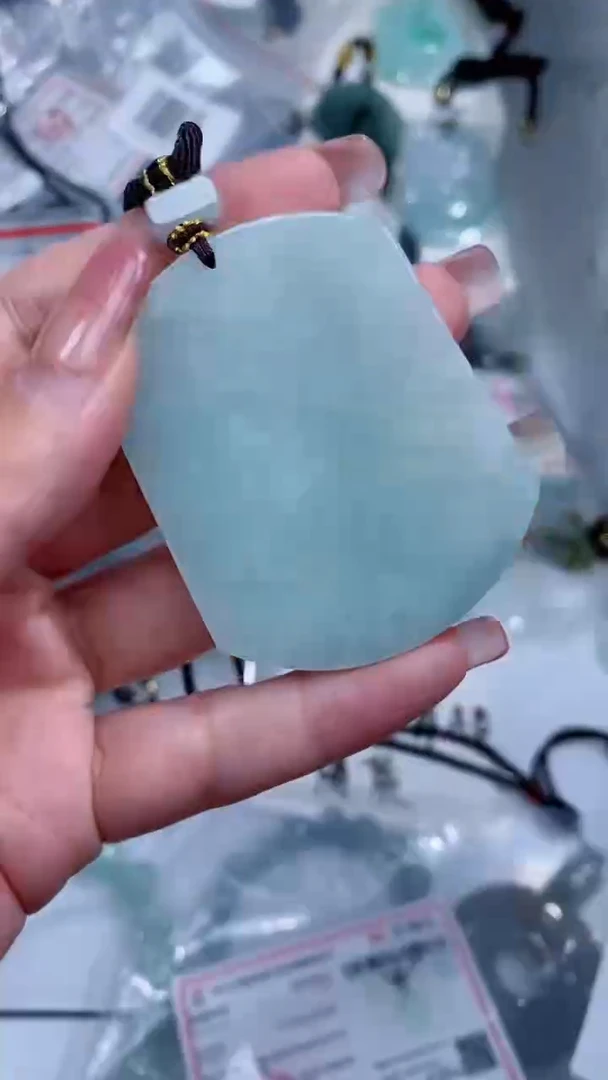 翡翠未镶嵌颈饰吊坠