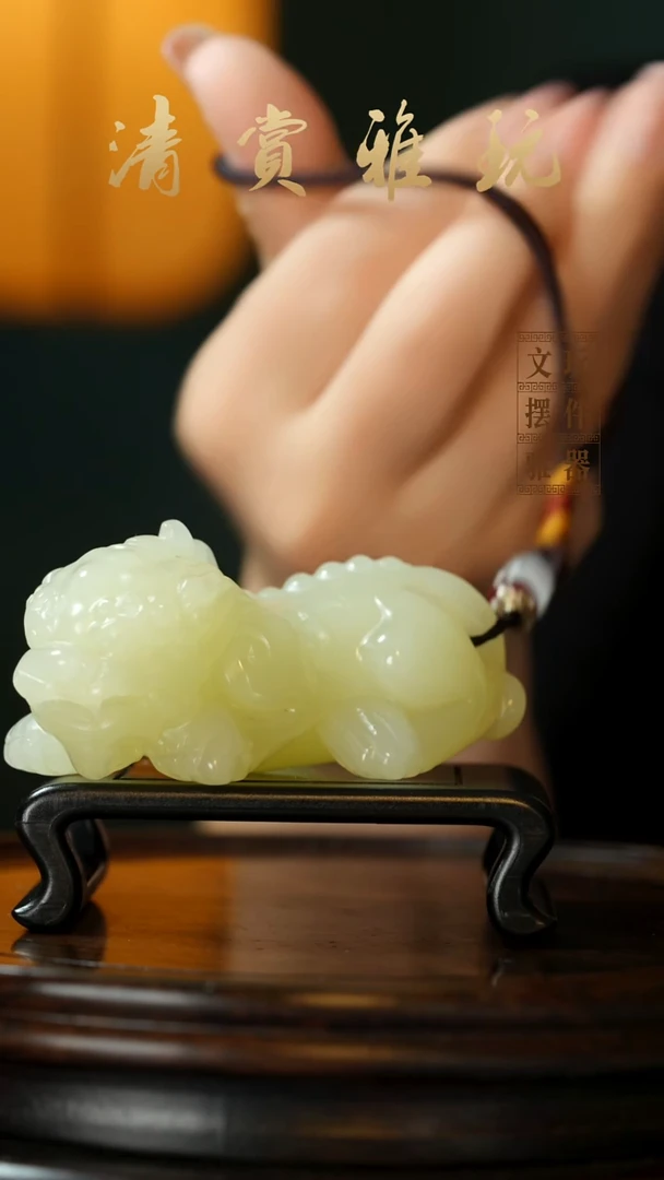 玉《吞金貔貅》手把件摆件