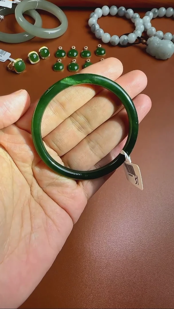 和田玉手镯未镶嵌和田玉辣阳绿叮当镯 51mm