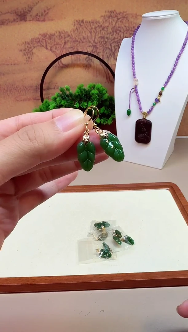 14K金镶嵌和田玉耳饰E112