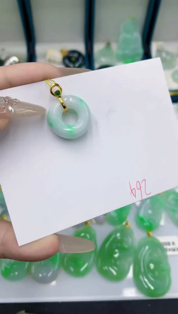 翡翠未镶嵌颈饰11111111111111