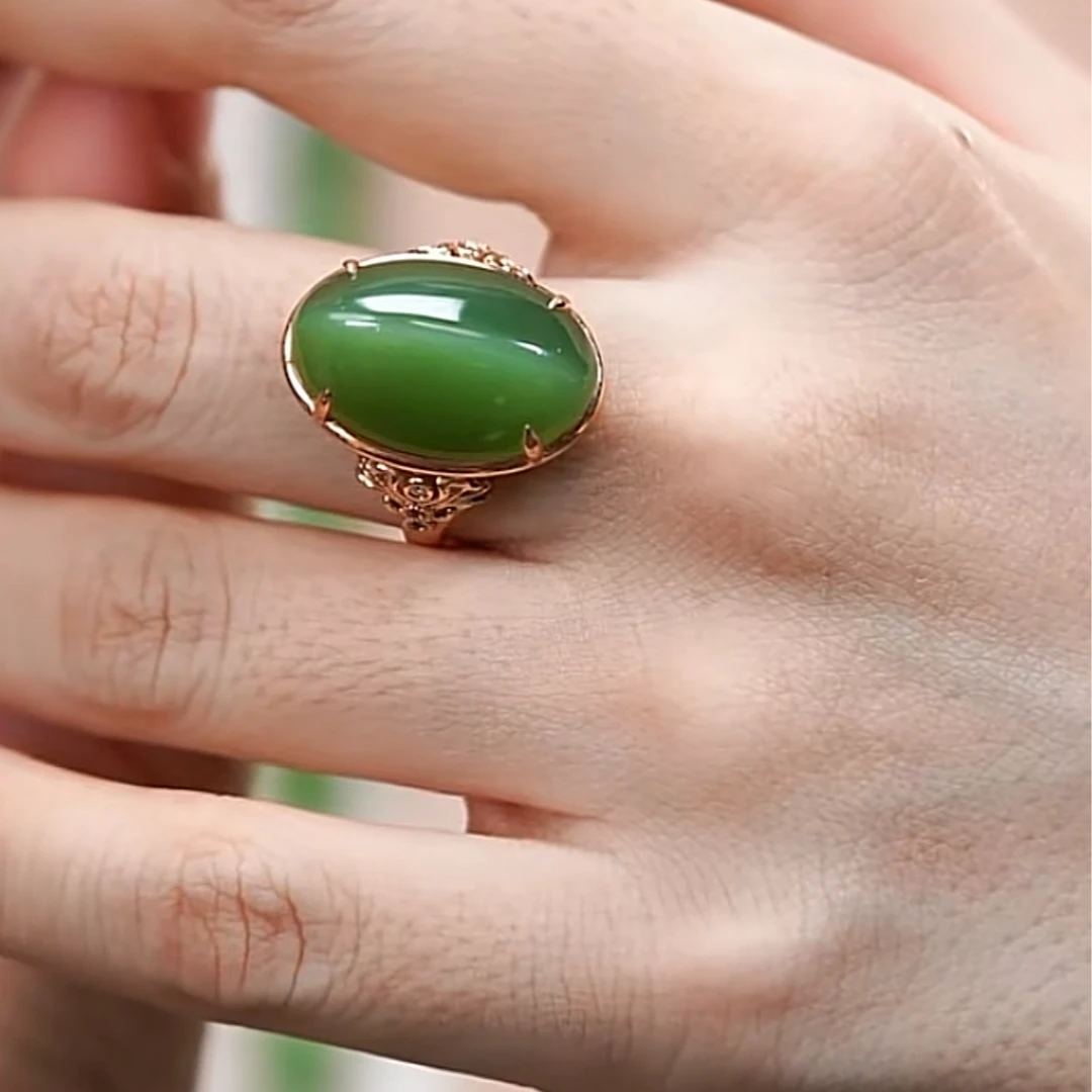 【鹿鸣】18k金和田玉粉绿蛋面戒指  D45