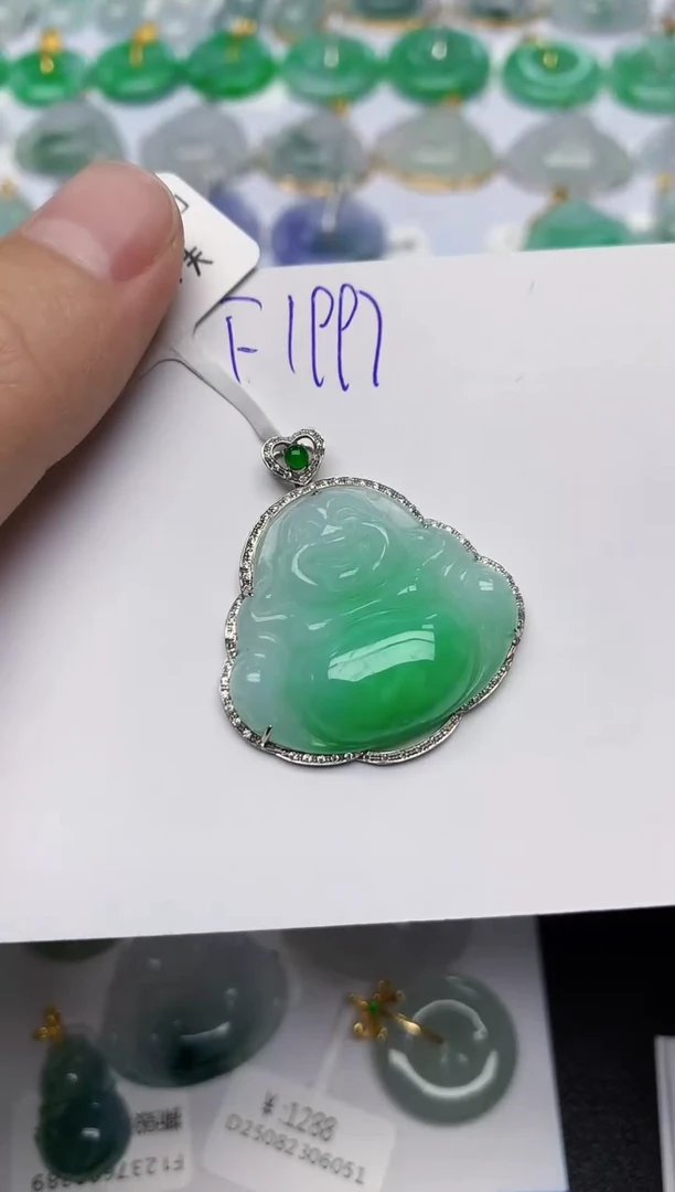 颈饰18K金镶嵌翡翠 天然缅甸A货翡翠百元以上9元证书费自理