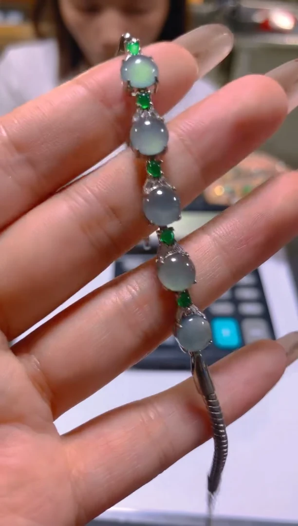未镶嵌手链翡翠多样性发一