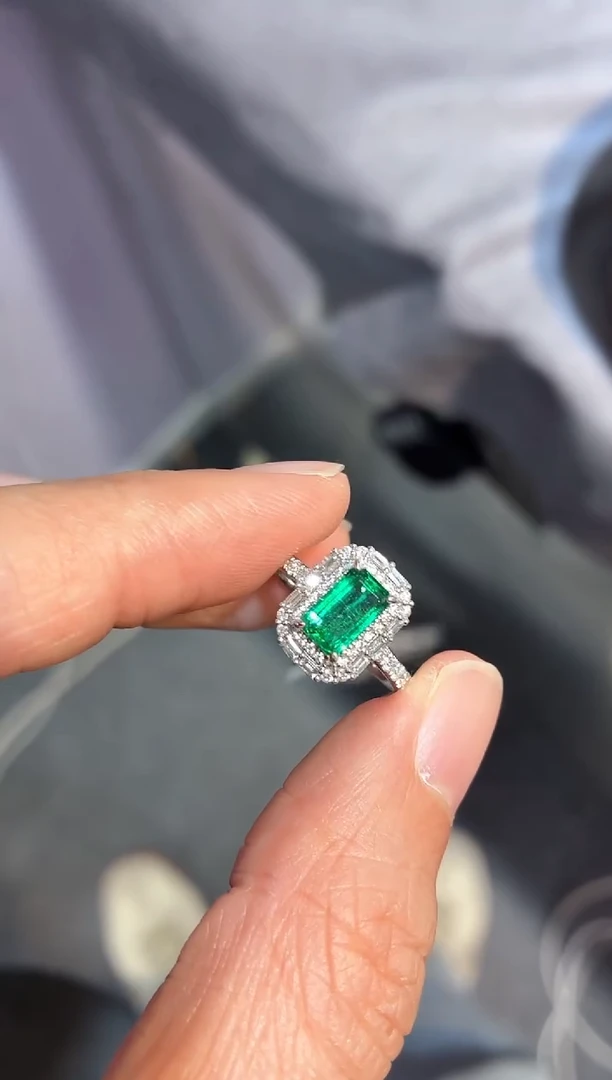 18K金镶嵌戒指祖母绿【闪购】0.93ct/同步展会价