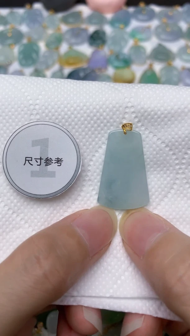 翡翠18K金镶嵌颈饰天然A货翡翠
