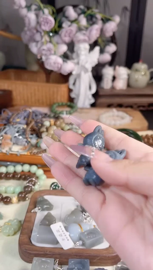 吊坠(不含链)未镶嵌和田玉多样性发其一孤品默认微瑕