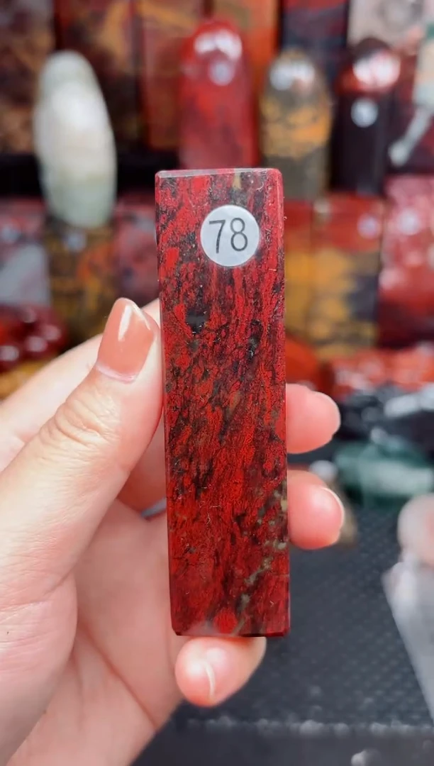 玉桂林鸡血玉素章摆件78