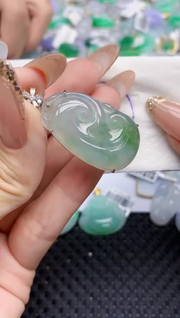 翡翠18K金镶嵌颈饰188   天然翡翠A货  百元以上9米证书费自理