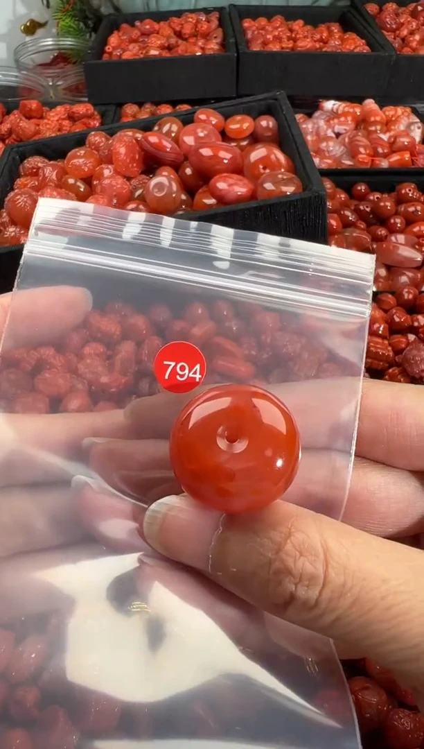 南红玛瑙未镶嵌颈饰1