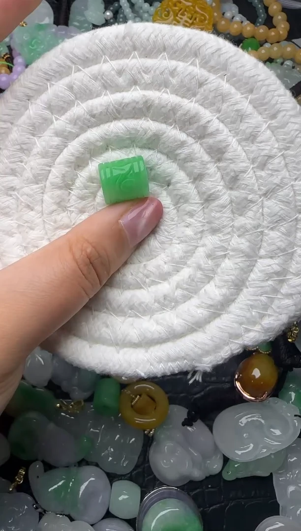 颈饰未镶嵌翡翠缅甸翡翠吊坠