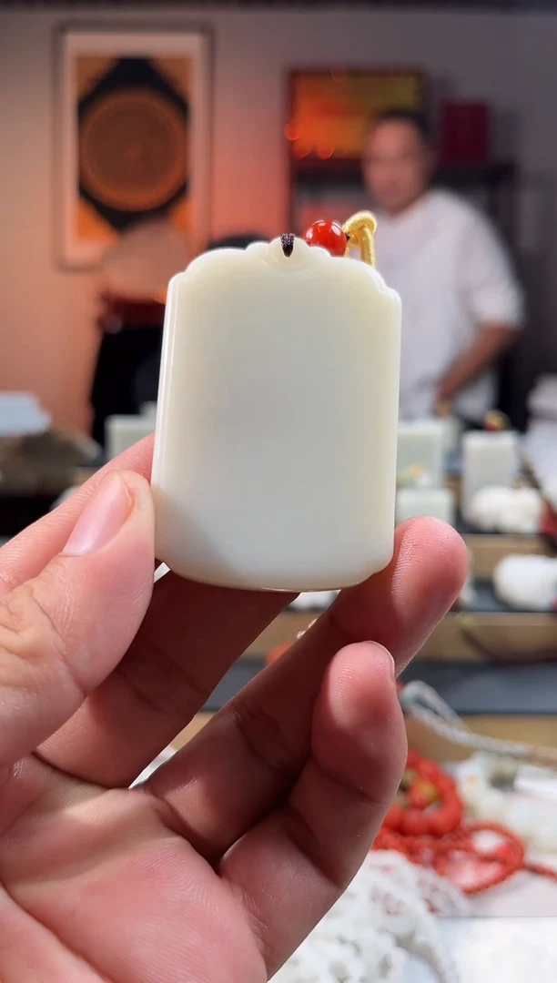 颈饰未镶嵌和田玉吊坠