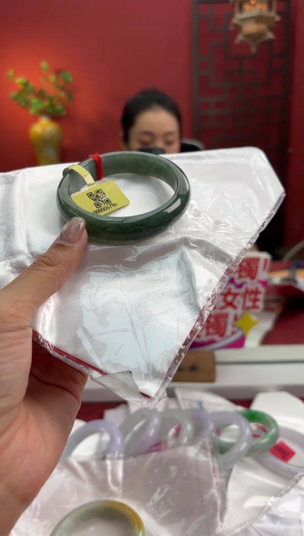 未镶嵌手镯翡翠ঞ****࿐翡翠手镯