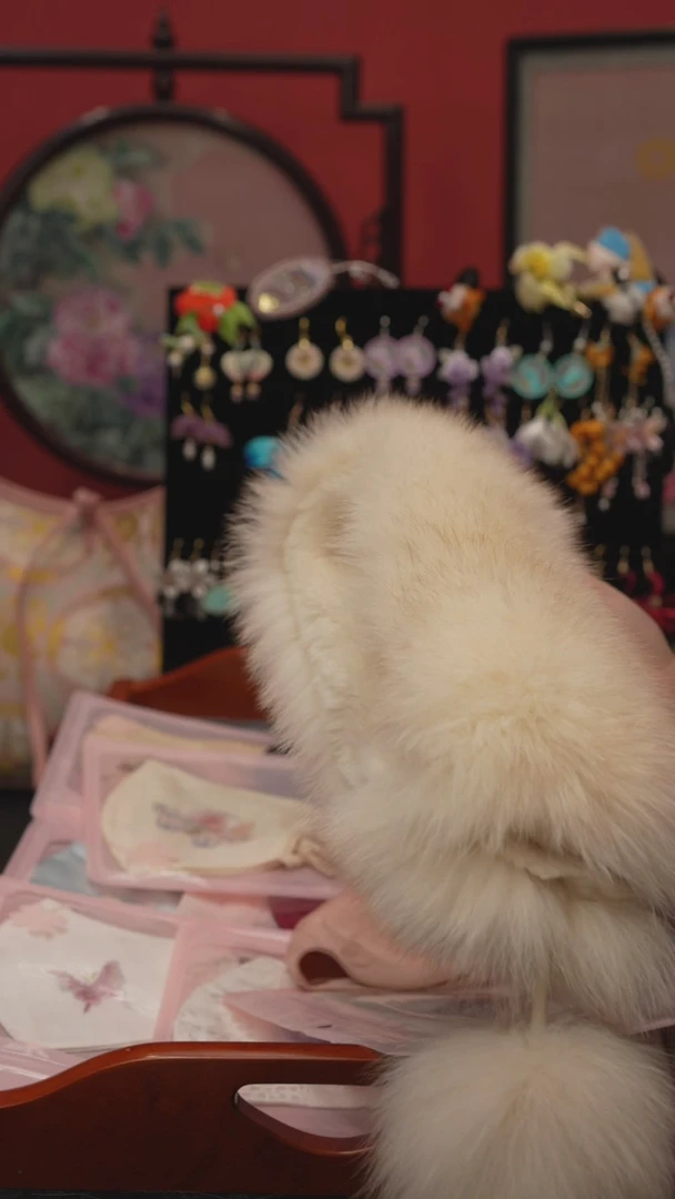 刺绣非遗绒花手工饰品