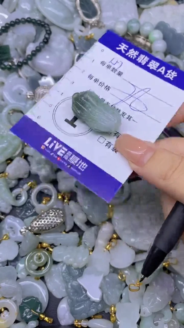 翡翠未镶嵌颈饰天然翡翠A货批量多样性发一件