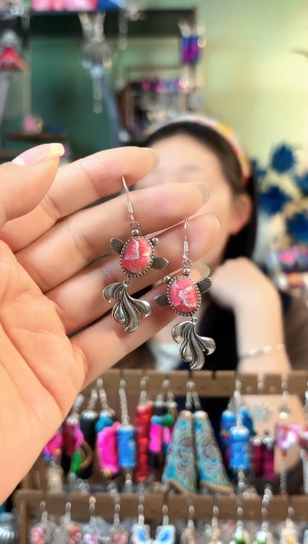 ︶****︵彩云南阁非遗老绣饰品653*