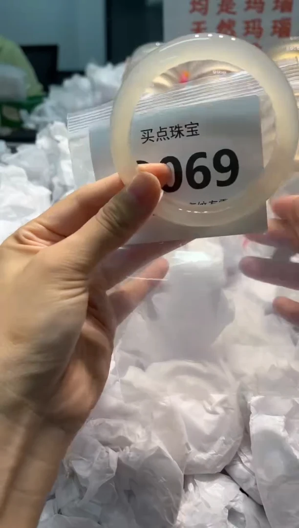 玛瑙/玉髓手镯未镶嵌QQ069