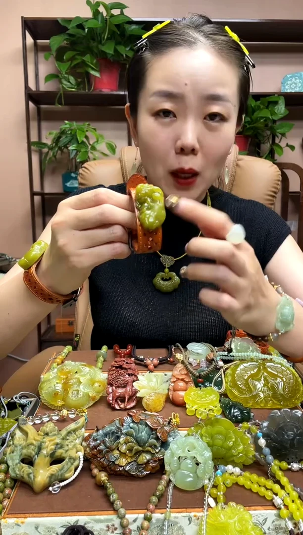 未镶嵌岫玉颈饰多样性发货发其中之一