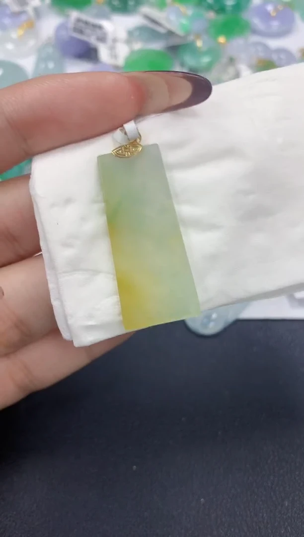 颈饰18K金镶嵌翡翠a货假一赔三支持复检百元上9元证书费自理