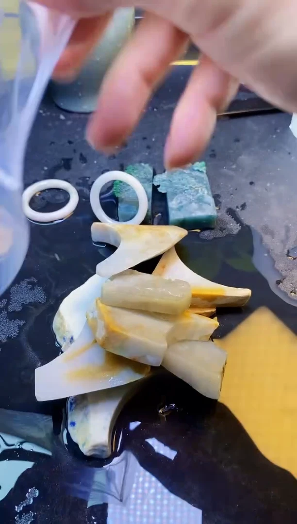 翡翠未镶嵌颈饰天然翡翠032