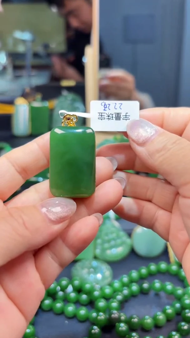 【闪购商品】和田玉（碧玉）吊坠(赠链)18K金镶嵌1
