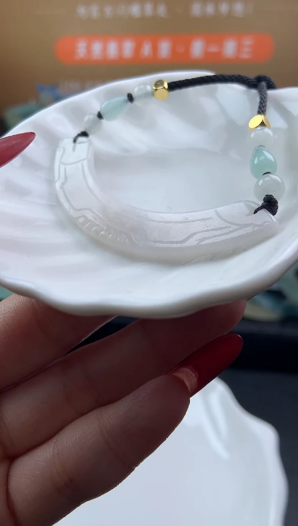 【闪购商品】翡翠颈饰未镶嵌玉璜