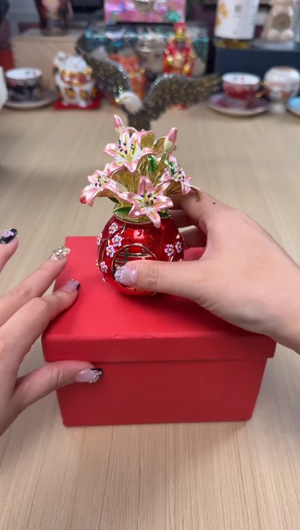 71七宝红色百合花瓶