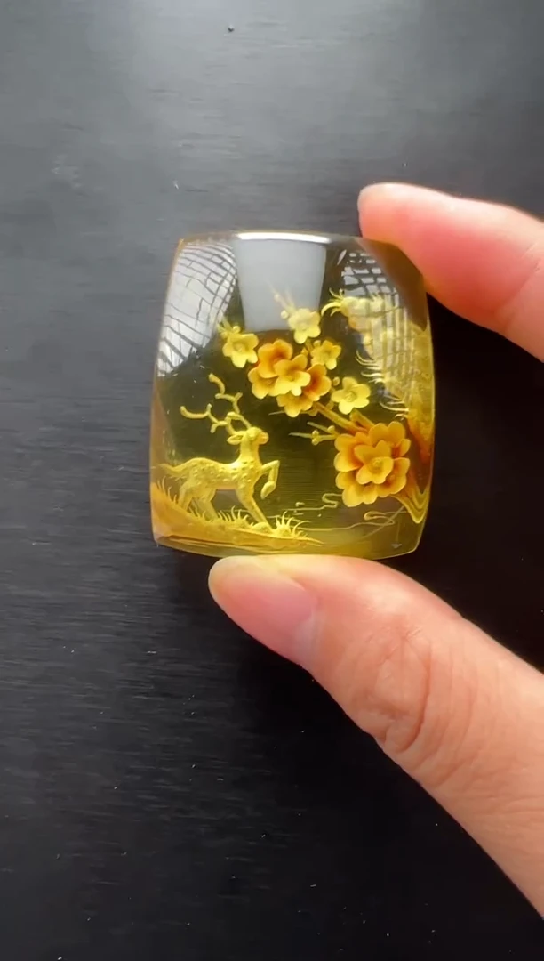 未镶嵌颈饰琥珀小鹿