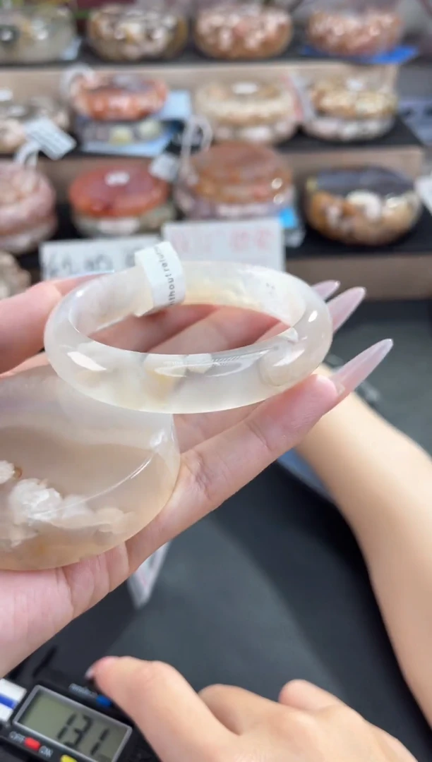 未镶嵌手镯石英质玉56