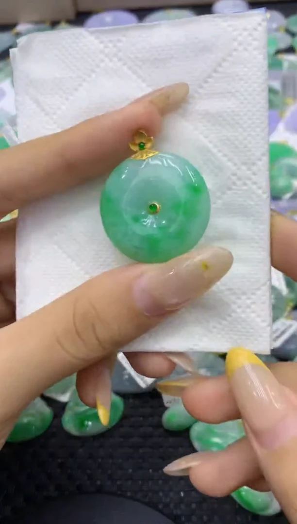 颈饰18K金镶嵌翡翠天然缅甸翡翠A货