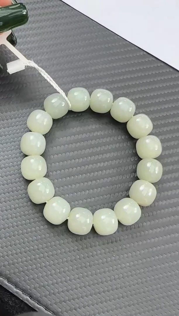 手串未镶嵌和田玉（糖玉）且末近矿卡14老型微色差手串