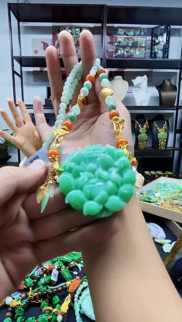 翡翠未镶嵌颈饰翡翠吊坠